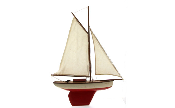 Thème MARINE - Maquette de voilier, coqu