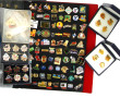 Collection de PIN'S dans trois classeurs