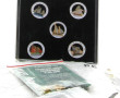 Collection de PIN'S dans trois classeurs