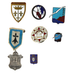 Lot d'insignes militaires et civiles