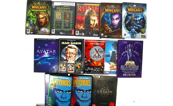 Lot de jeux Warcraft, films en DVD et 3 