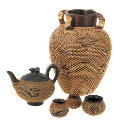 5 objets décoratifs en vannerie et terre