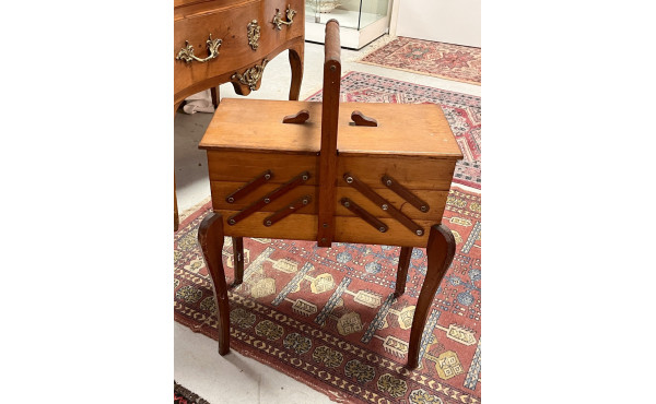 Travailleuse vintage en bois, garnie de 