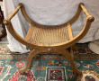 Fauteuil style curule à fond canné, trav