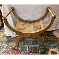 Fauteuil style curule à fond canné, trav