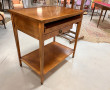 Table bureau en bois fruitier ouvrant à 