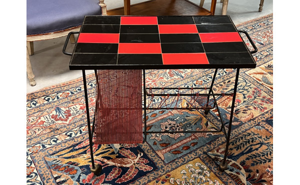 Petite table porte-revues années 60 en m