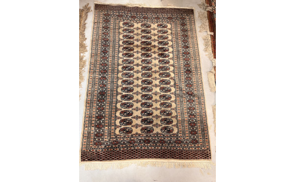 Tapis en laine points noués pakistanais 