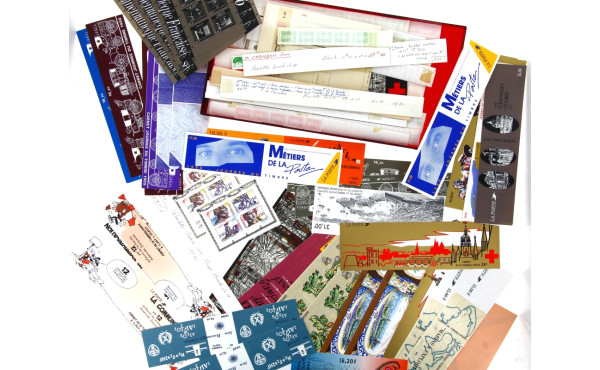 FRANCE - boite bien garnie de carnets e