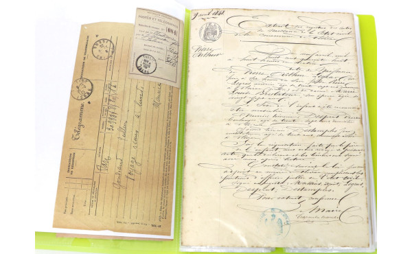 Lot de vieux papiers dont contributions 