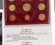 VATICAN - 8 coffrets de 2 euros + un cof