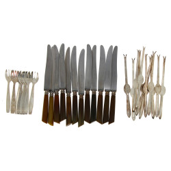 Lot comprenant un shaker, 12 curettes à 