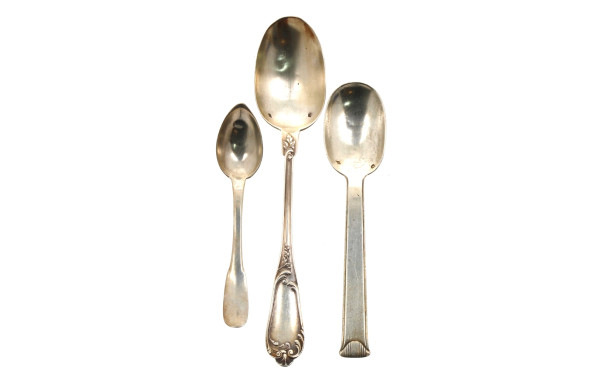 Lot de 3 cuillères différentes en argent