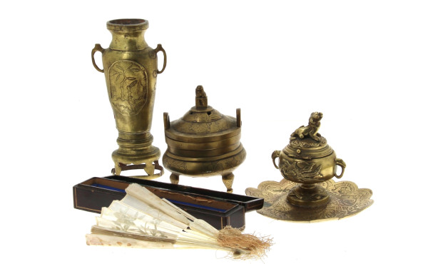 Encrier en bronze doré, couvercle en for