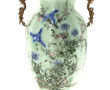 Vase en porcelaine à décor d'oiseaux et 