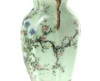 Vase en porcelaine à décor d'oiseaux et 