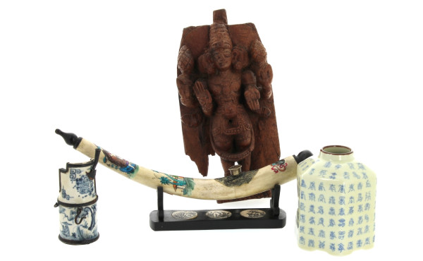 Lot d'objets asiatiques modernes de déco