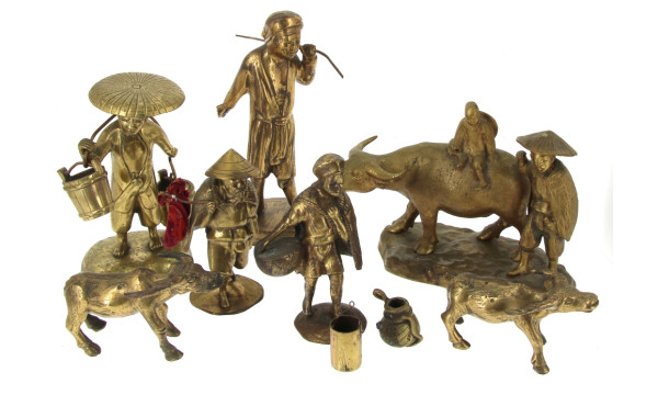 ASIE - Lot de 7 sujets en bronze et lait