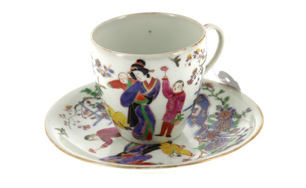 JAPON, Arita - Tasse et sous-tasse en po