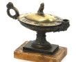Coupe sur piédouche en forme de lampe à 