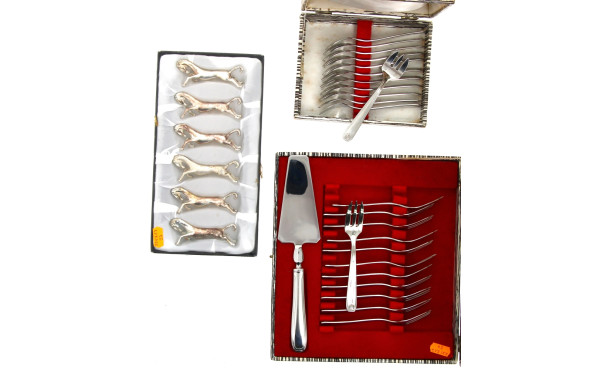 Lot comprenant 6 porte-couteaux en métal