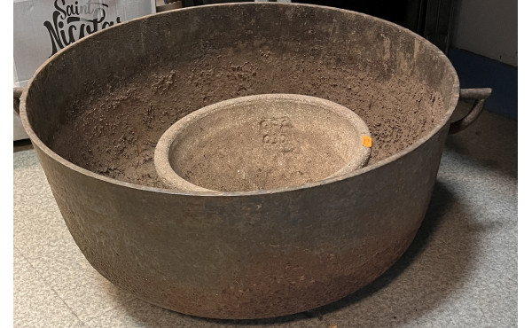 Décoration de jardin : Chaudron en fonte