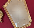 Deux petits miroirs à encadrements dorés