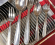 Ménagère en inox comprenant 12 couverts,