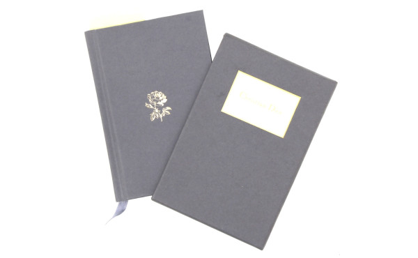 CHRISTIAN DIOR - Carnet gris 15,5 x 10,5