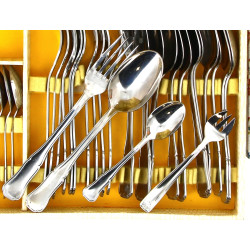 Ménagère en inox comprenant 12 couverts,