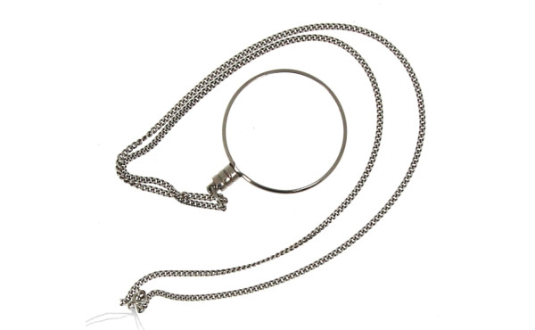 Loupe circulaire (diam. 4,6 cm env.) sur