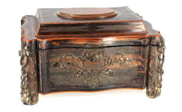 Grand coffret en bois dont palissandre, 