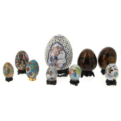CHINE - Lot de 9 œufs décoratifs de diff