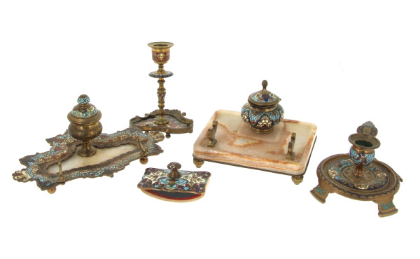 Accessoires de bureau en métal et émaux 