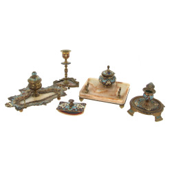 Accessoires de bureau en métal et émaux 