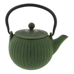 Théière en fonte à patine verte