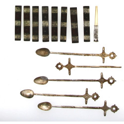 4 cuillères à long manche en argent, tra