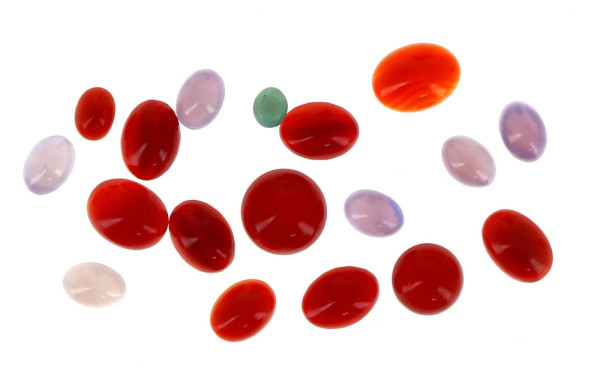 Lot de pierres en cabochon : une turquoi