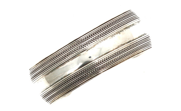 Bracelet jonc ouvret travaillé en argent