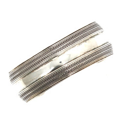 Bracelet jonc ouvret travaillé en argent