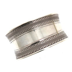 Bracelet jonc ouvret travaillé en argent