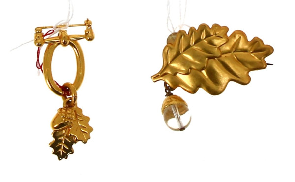 Ines de la Fressange - Deux broches form