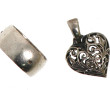 Deux bijoux en argent : un pendentif cœu