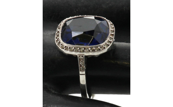 Bague ancienne en argent sertie d'un str