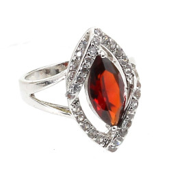 Bague en argent 925ème sertie d'un stras