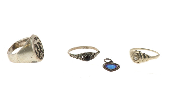 Lot en argent comprenant une chevalière 