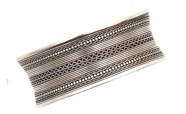 Bracelet jonc ouvret travaillé en argent