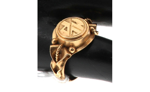 Chevalière en or jaune 18 cts, poinçon t