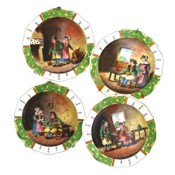 Suite de 4 assiettes à bords contours en