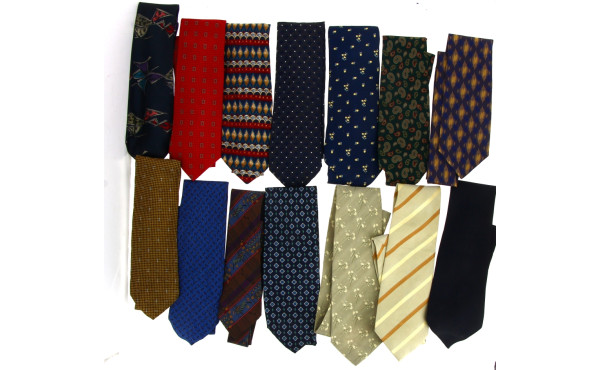 Lot de 14 cravates en soie